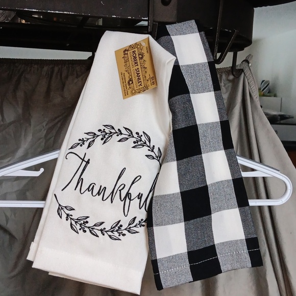 Robert Stanley Other - Thankful black and white hand towels